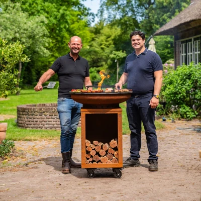 Afbeelding van RJRoyal Living BBQ Plancha Grill Hermano XXL Cortenstaal Met pook en houtopslag Ø80cm 8mm