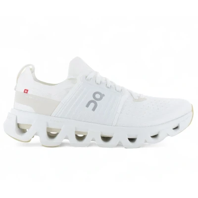 Afbeelding van On Cloudswift 4 Hardloopschoenen voor op de weg White cream, Dames, Maat: 37, cream Polyester