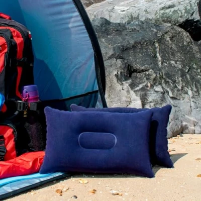 Afbeelding van TRIXES Zacht marineblauw opblaasbaar kussen voor kamperen, reizen, compact strand, zonnebaden, wandelen, reisaccessoires