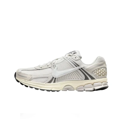 Afbeelding van Nike Sportswear ZOOM Vomero 5 Unisex Sneakers laag, Maat: 41, Platinum tint/photon dust/iron grey/light bone/summit white Leer en textiel