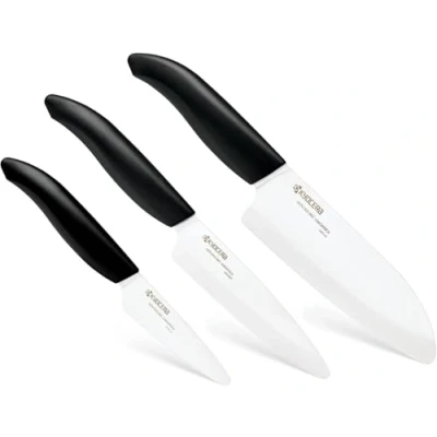 Afbeelding van Set de couteaux en céramique Kyocera avec couteau d&#039;office 7,5 cm et tout usage 11 cm, lame Santoku 14 zircone, meulée à la main, FK 3PC BK