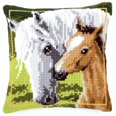 Afbeelding van Vervaco Wit paard met veulen Kruissteekkussen pakket PN 0144668