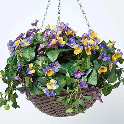 Afbeelding van Homescapes Hangende kunstvioolplant in rieten mand, paars en geel