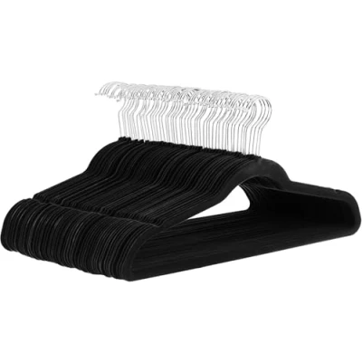 Afbeelding van Amazon Basics 30 stuks fluwelen kleerhangers voor kostuums, zwart