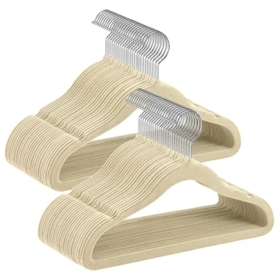 Afbeelding van SONGMICS kinderkleerhangers, 50 stuks babykleerhangers, fluwelen kleerhangers, 360 draaibare haken, zilver, ruimtebesparend, antislip, voor kast, zandbeige CRF027K05