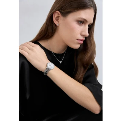 Afbeelding van Michael Kors dames Lauryn horloge met ketting en oorknopjes in set van 3 MK4851SET de kleur Zilver
