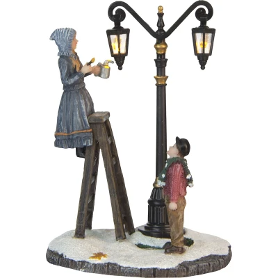 Afbeelding van LuVille Kerstdorp Miniatuur Lantaarnaansteker L8 x B6,5 H11 cm