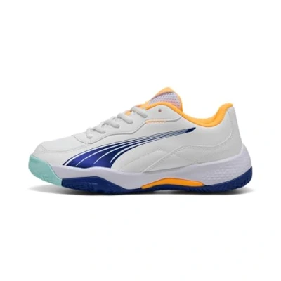 Afbeelding van Puma NOVA Smash JR Unisex Handbalschoenen voor kinderen, Maat: 34, White/vivid blue/safe lake/heat fire Hoogwaardig imitatieleer