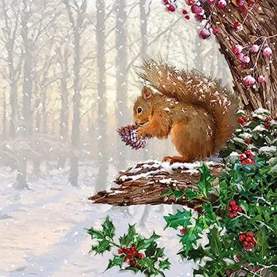 Afbeelding van 20 stuks servetten motief kersteekhoorn in de winterboom papieren met ook geschikt voor decoupage en servettechniek 33 x cm