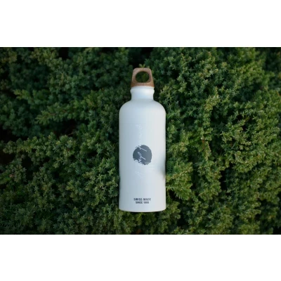 Afbeelding van SIGG Traveller MyPlanet Forward drinkfles, 0,6 liter, klimaatneutrale en lekvrije vederlichte drinkfles van aluminium, Made in Switzerland