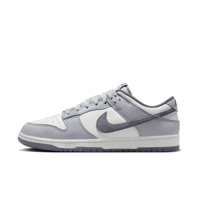 Afbeelding van NIKE Sportswear DUNK LOW Retro PRM ESS+ Sneakers laag, Heren, Maat: 42.5, White/light carbon/platinum tint/pure platinum/wolf grey Leer