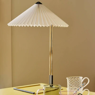 Afbeelding van HAY Matin 380 LED tafellamp met plooi, wit
