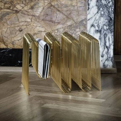Afbeelding van AYTM Tijdschriftenhouder Curva, goud, breedte 40 cm, staal