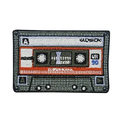 Afbeelding van Finally Home Opstrijkbare patch motief rode cassette uit de jaren 80 Muziek, vintage, retro, old school