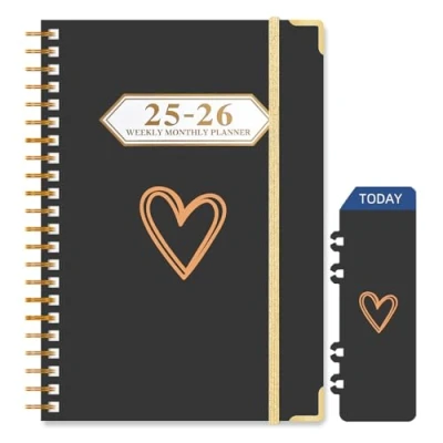 Afbeelding van Ksriylm Agenda 2025 2026, format A5, 22 x 16 cm, à couverture rigide, avec coins de protection dorés, poche intérieure, fermeture élastique, marque page, noir et cœur