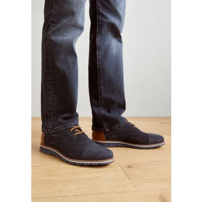 Afbeelding van bugatti veterschoenen van glad suède met korte lijnen en uitneembare voor heren, Donkerblauw, 44 EU