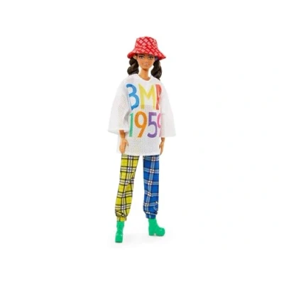 Afbeelding van Barbie Specialty BMR1959 Mesh T Shirt, Plaid Joggers and Bucket Hat