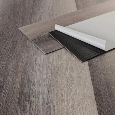 Afbeelding van Deluxe PVC klevende vinylvloer voor 2,3 m² grenen grijs 2 mm dik ML Design