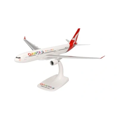 Afbeelding van Herpa schaalmodel Airbus A330 200 Qantas Pride is in the Air, Whitsundays schaal 1:200 lengte 29,5cm