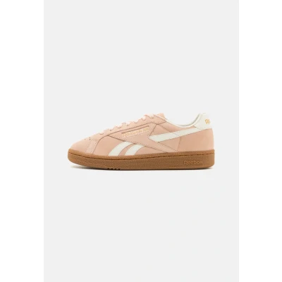 Afbeelding van Reebok Classic CLUB C Grounds UK Sneakers laag, Dames, Maat: 38.5, Washedclay/chalk/gum Veloursleer