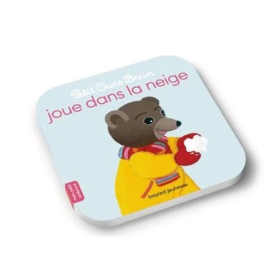 Image de Petit Ours Brun joue dans la neige