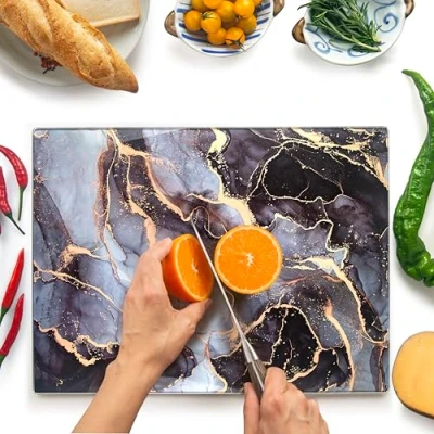 Afbeelding van glazen snijplank 40 x 30 cm: werkbladbescherming voor de keuken, duurzaam, hygiënisch, krasbestendig, hittebestendig, gemakkelijk te reinigen, grijs en goud