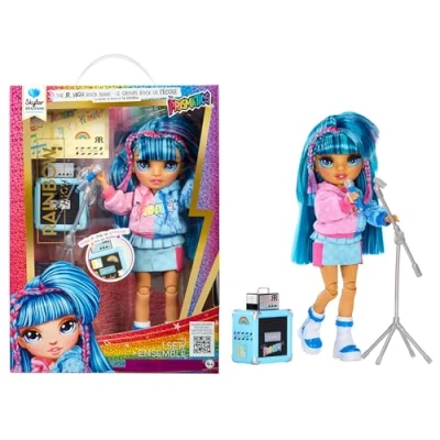 Afbeelding van Rainbow High Jr Rockband Skyler, blauwe modepop van 23 cm met microfoon, standaard en versterker, stickers om instrument aan te passen, kan poseren. Geweldig speelgoed of cadeau voor kinderen 4+ jaar
