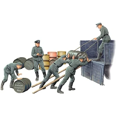 Afbeelding van 1:35 MiniArt 35366 German Soldiers with Fuel Drums Special Edition Plastic Modelbouwpakket