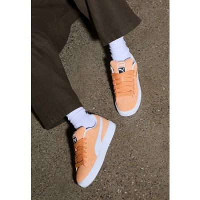 Afbeelding van Puma Suede XL Unisex Skateschoenen, Maat: 39, Bright melon/white Veloursleer