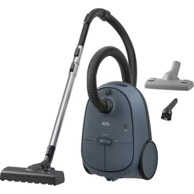 Afbeelding van AEG AB61C2DBS CLEAN 6000 stofzuiger met zak, vermogensdimmer, s bag ultra lange prestaties, rubberen wielen, HEPA filtratie, 55% gerecycled kunststof, 850 W, 3,5 l, denim blauw