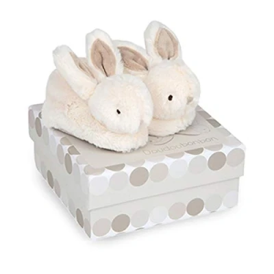 Image de Doudou et Compagnie Lapin Bonbon Chaussons avec hochet Taupe