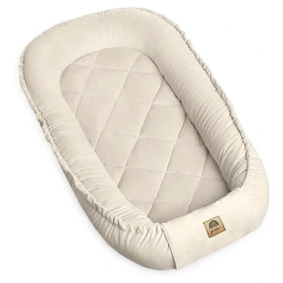 Afbeelding van PIMKO Babynestje, multifunctioneel, 2 zijden, hypoallergeen, cocon voor pasgeborenen, 55 x 90 cm, fluweel, beige met klep