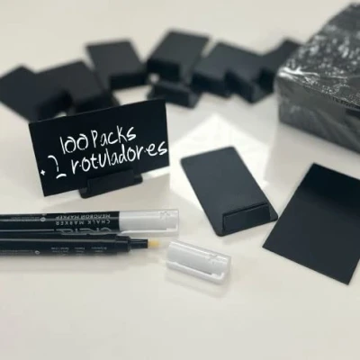 Afbeelding van Set van 100 prijskaarten + prijshouders 2 krijt, decoratieve mini krijtborden,