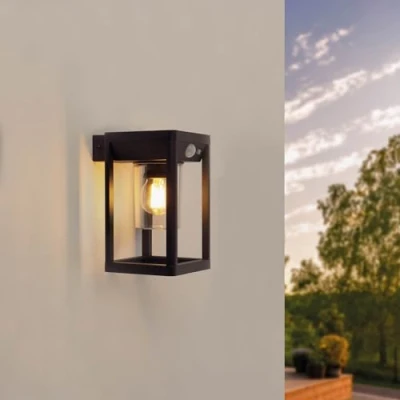 Afbeelding van Ledvion LED Solar Wandlamp met Bewegingssensor, Vierkant Clear, Zwart, IP44, Zonne energie, 2.2W, 3000K, Bewegingsdetectie &amp; Schemerschakelaar, Energiezuinig Weerbestendig