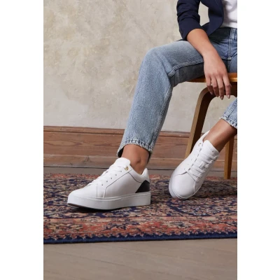 Afbeelding van Tommy Hilfiger Elevated Essential Court Sneakers laag, Dames, Maat: 36, White Leer