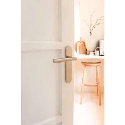 Afbeelding van Lavuzo deurkruk Mantua RVS met afgerond schild Per set Deurklink