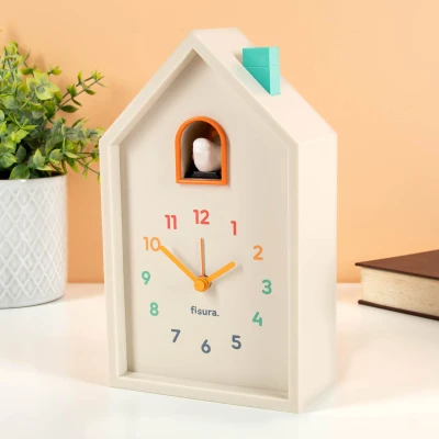 Afbeelding van Fisura Wekker cuco huisje meerkleurig design. Originele analoge wekker. Naaldwekker, met sluimerknop, licht. Bediening: 3 AA batterijen (niet inbegrepen)