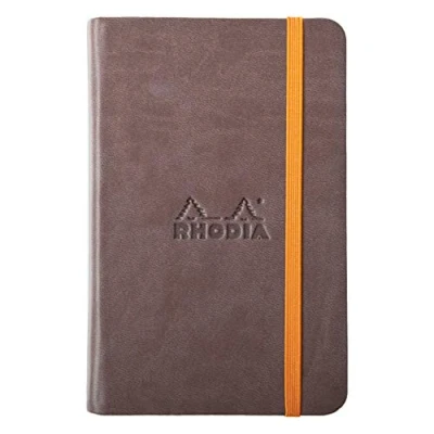 Afbeelding van RHODIA 118643C hardcase chocoladebruin A6 gelinieerd 192 pagina&#039;s lichtbruin papier 90 g/m² bladwijzer, elastische sluiting envelop van kunstleer collectie Rhodiarama