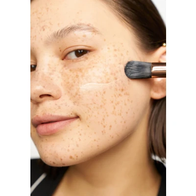 Afbeelding van 1+1 gratis: Maybelline SuperStay 24H Skin Tint Foundation 05 30 ml