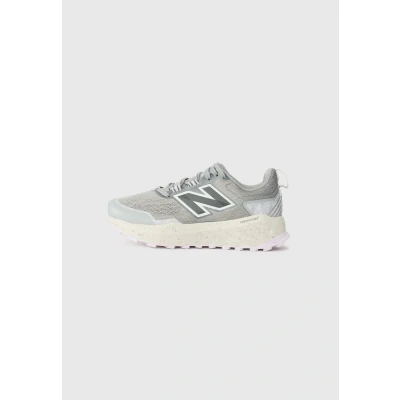 Afbeelding van New Balance Fresh FOAM X GAROÉ V2 Trail hardloopschoenen, Dames, Maat: 39, Slate grey Textiel/ synthetisch