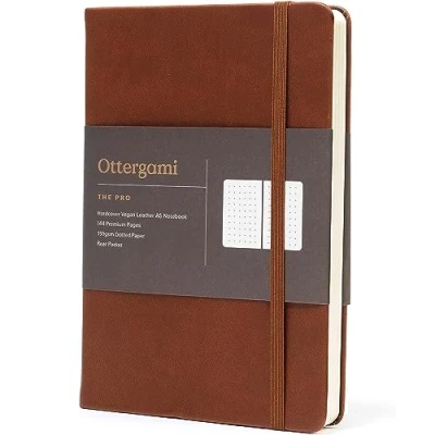 Afbeelding van Ottergami Notitieboek A5 Notebook Journal met Puntjes Hoogwaardig Dik Papier 150g/m² 144 pagina’s Bullet Bruin Dagboek Vegan Lederen Kaft Brown Hardcover