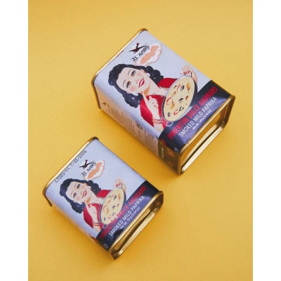 Afbeelding van Gerookte paprika ZOET GEROOKT (SMOKED MILD PAPRIKA) 160 GR paprikapoeder IN VINTAGE BLIKJE PIMENTON AHUMADO DULCE