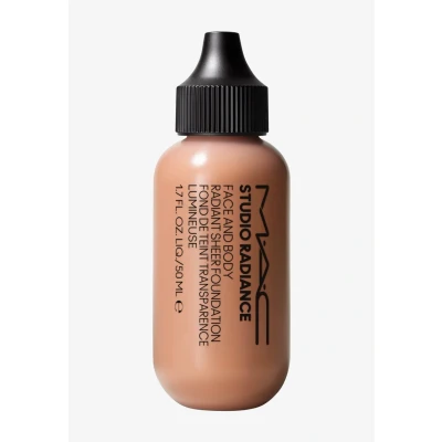 Afbeelding van M·A·C Studio Radiance Face And Body Radiant Sheer Foundation W3 50 Ml