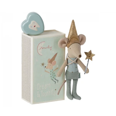 Afbeelding van Maileg knuffelmuis grote broer tandenfee met tandendoosje blauw 12 cm