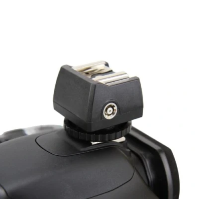 Afbeelding van JJC JSC 8 standaard ISO flitsadapter met PC synchrone stekker, 3,5 mm jack en flitsschoen