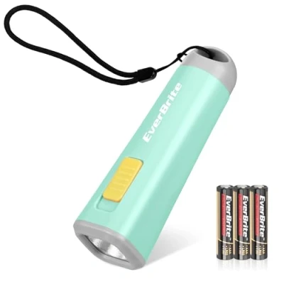 Afbeelding van EverBrite Mini led zaklamp (groen), met licht gewicht (46 g) en geel licht, ideaal voor lezen, kamperen, wandelen, 3 AAA batterijen inbegrepen