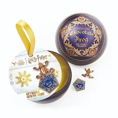 Afbeelding van The Carat Shop Harry Potter Chocolade Kikker Kerstbal Cadeaubal met Speldjes