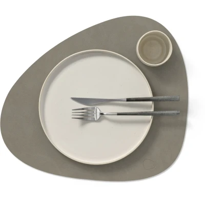 Afbeelding van LIND DNA Placemats Nupo Leer Flint Grey Curved 44 x 37 cm 2 Stuks