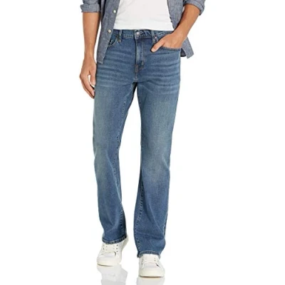 Image de Amazon Essentials Jean bootcut coupe droite pour homme, bleu moyen vintage, 78,7 x 81,3 cm (l L)