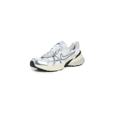 Afbeelding van Nike Sportswear V2K RUN Unisex Sneakers laag, Maat: 38.5, Summit white/metallic silver/pure platinum/light iron ore/black/alabaster